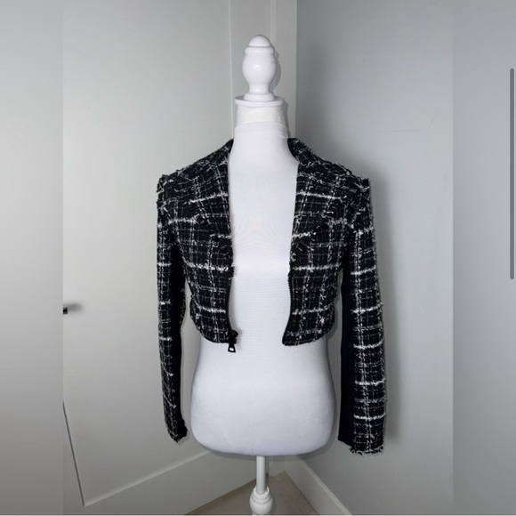 Alice and Olivia Yardley Cropped Fray Hem Jacket/Small - Picture 4 of 11